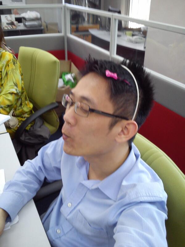 AreYouSugarRay's tweet photo. Dress up day at the office. I've come as a pretty little princess http://t.co/jmB49l4fdy