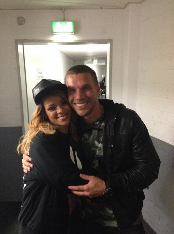 Lukas Podolski Com How Can Someone Be A Rude Boy In The Arms Of Rihanna It Was A Pleasure To Meet U After Your Concert In Cologne Http T Co Sphnwomehi