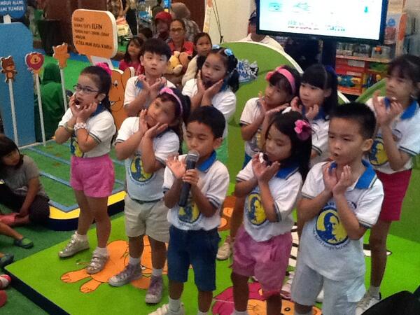 RumahCeritaAnak's tweet photo. Lucunya sahabat Mimi dari Bina Vokalia. Ayo yang di Bobo Fair 2013 kita berkumpul di booth Ultra Mimi http://t.co/9NGSvhEikV