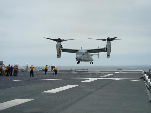 防衛省 海上自衛隊 Ar Twitter オスプレイも飛来 Http T Co Dsz45onwwt Twitter