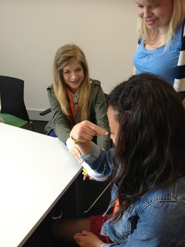 sdcccareers's tweet photo. Vibration upsets electrical impulses in your fingers we are finding out why! Year 9 @ Exeter University! http://t.co/2d5xwctKu5