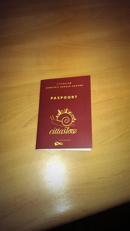 CittaslowBO's tweet photo. Enjoy! "@jhebels79: Nieuw paspoort ontvangen van @gemeenteBO  / @CittaslowBO 😃 http://t.co/CNdtgYZY6x"
