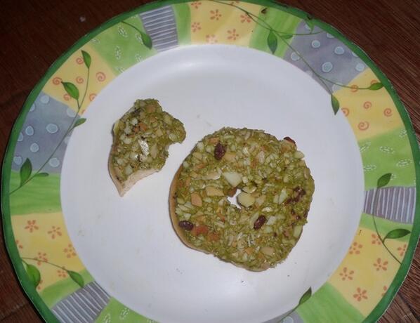 randypineda3's tweet photo. Meryenda... :))
Thanks Ma for the #GreenDonut . Super Sarap... :))) http://t.co/aPT8kiDPk8