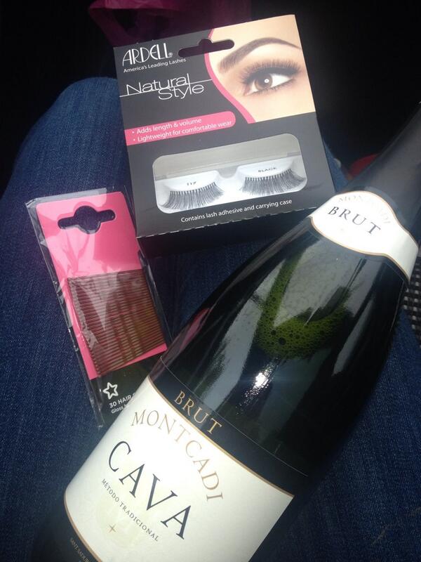 lozgovier's tweet image. Eyelashes, cava and grips! Got my priorities sorted! #PromPreparation