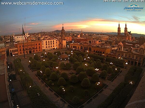 webcamsdemexico's tweet photo. Amanecer en #León #Guanajuato en este momento http://t.co/8xEfzT7Bpy