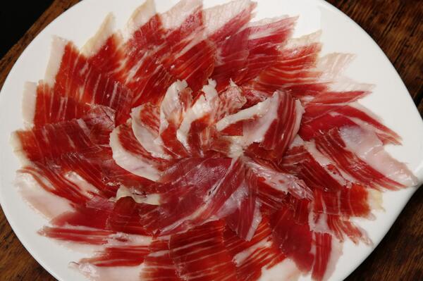 mesonavarro's tweet photo. ¡Es viernes! Y hay que celebrarlo. 

Una de Jamón y manzanilla bien fresquita ¡Marchaaaandooo! http://t.co/6JVr2WwgVc