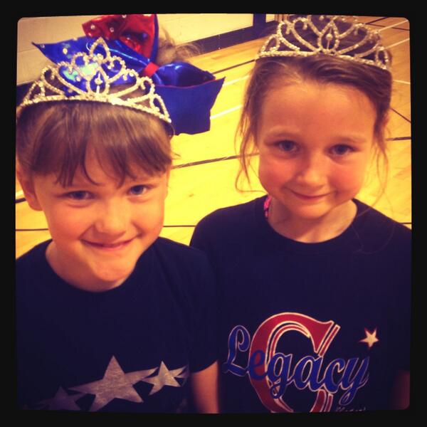 Youth crownleaders #cheerleading #bracknell #cheer #cheerleadersoftheweek 🎀👑 well done girls