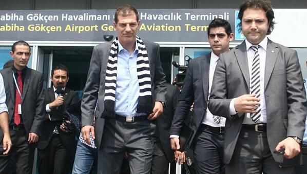 Besiktas's tweet photo. Yeni Teknik Direktörümüz Slaven Bilic, İstanbul’a geldi. https://t.co/OynpDqnta7 http://t.co/UFAX4C723g