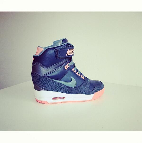 sneakerwinkel's tweet photo. Nike WMNS Air Revolution Sky Hi 'Armory Navy http://t.co/I4kW9keu6d http://t.co/2kuO2UIA9L