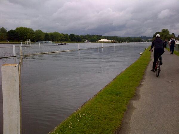 DCBoatClub1's tweet photo. Quad have finished their pre race paddle @ Henley, heading back to the house for a rest before the big race! #HRR2013 http://t.co/glNIpb1qDd