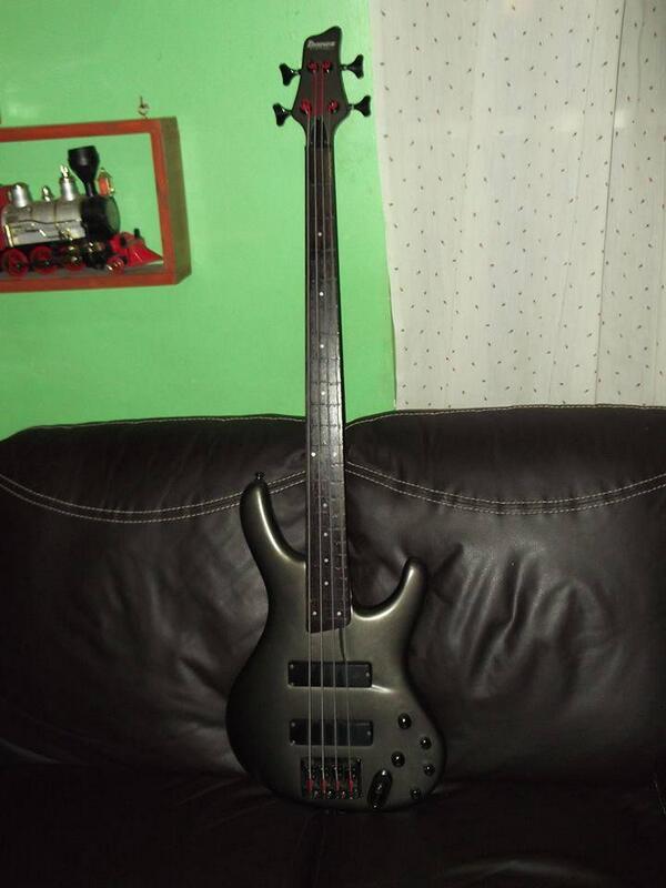 charaluzfuzz's tweet photo. HOY EN LA SECCIÓN DE "USADITOS" BAJO IBÁÑEZ FRETLESS DE 4 CUERDAS $ 4350.00 http://t.co/B6MWKodXvP