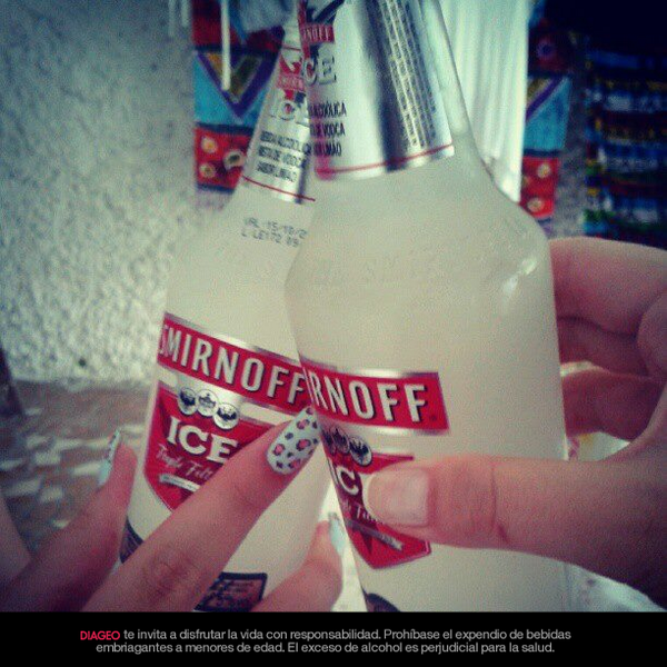 Smirnoff_Col's tweet photo. ¡Dale play a la diversión con Smirnoff! http://t.co/91DP9iabfH