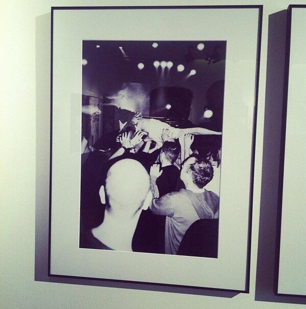 RedBullFrance's tweet photo. Vernissage de Vladimir Besson à la galerie #12mail. http://t.co/WFNc2aKBYB #redbullspace http://t.co/Vs0uBHBdop