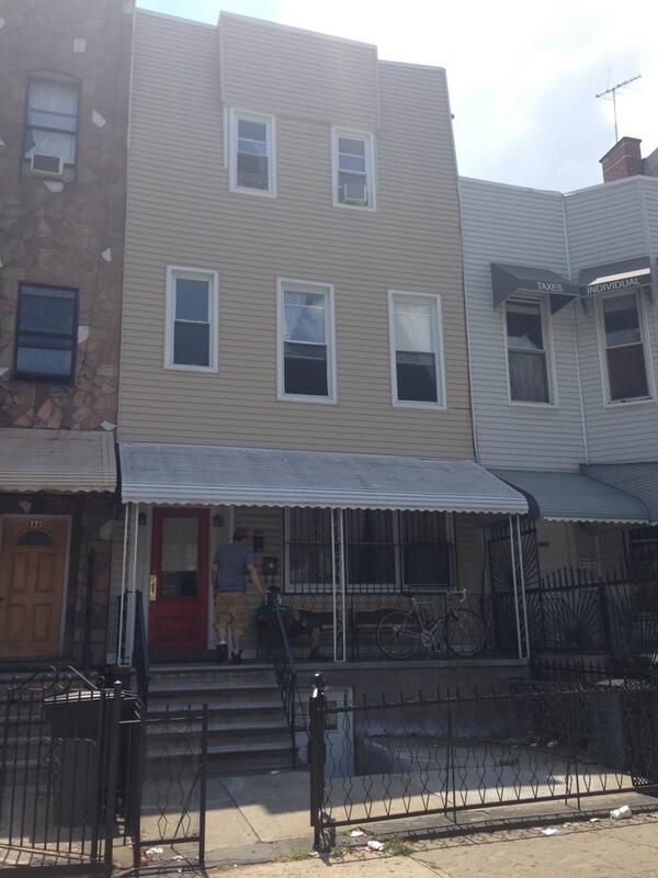 avisualbliss's tweet photo. ayo @SaltNPepaSQUAD a sad day moving out of your old house in Bushwick today. come party nd we can reminisce of 90s http://t.co/YcyQyd4Ky1