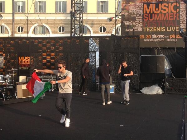 thewanted's tweet photo. Rehearsals in Italia!!! #TWinItaly http://t.co/yc8PphDveG