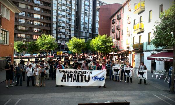 Azken ostirala Basauri, 53 pertsona euskal preso politikoen eskubideen alde!! #AOekaina #Epaia #Herrira