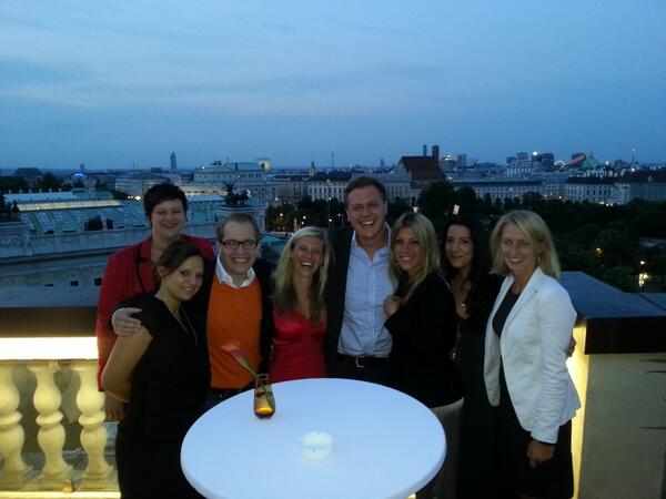 jwwien's tweet photo. Wir wünschen allen heute Abend viel Spaß. #jw http://t.co/7MBNERitzq