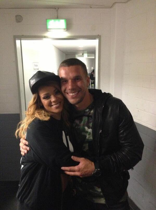 Dutch_ArsenalFC's tweet image. Podolski samen met Rihanna ;)