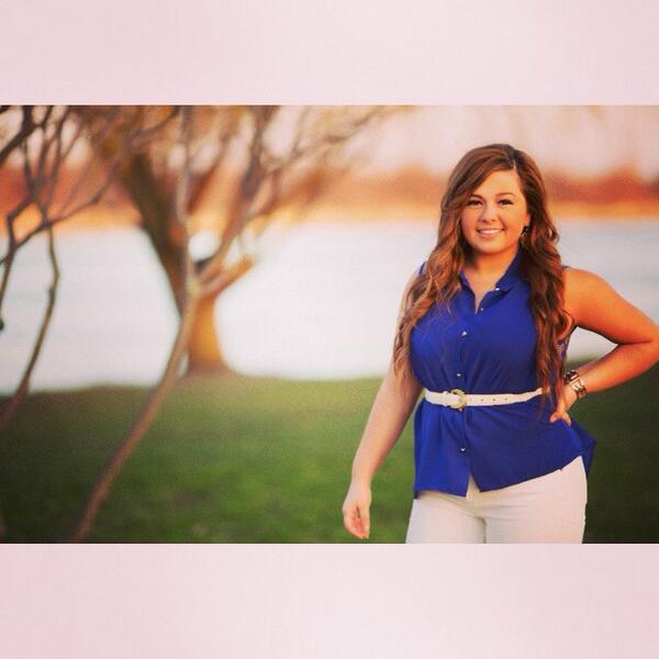 TiffanyBerardi's tweet image. #SeniorPics #Whadddup✌💋