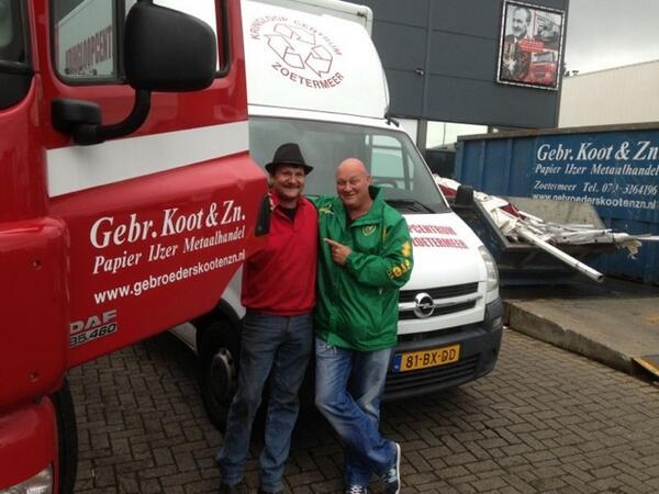 john_medley's tweet photo. Vandaag bij nieuwe sponsor Gbr Koot geweest was gezellig Gr. JM http://t.co/RrnXb23SzH