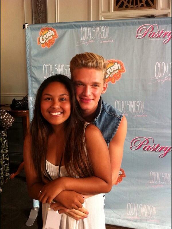 CodysAbs's tweet image. this is so the pose im asking codes to do with me at the M&amp;amp;G on the 13th 😍
