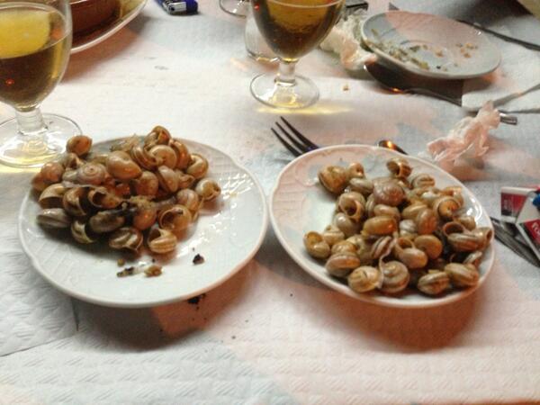 Beaverduolcina's tweet photo. Las reinas de los caracoles @MaraPay http://t.co/w18XDpgnSw