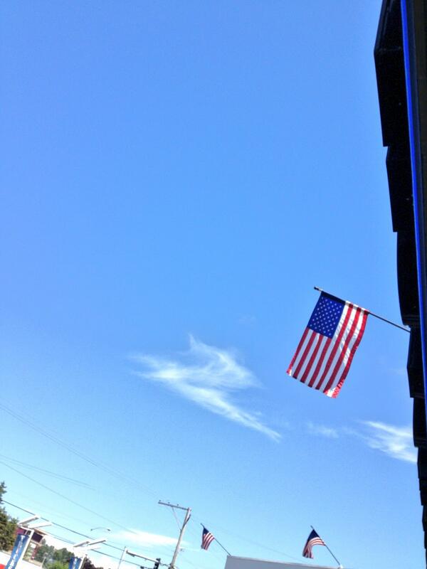JustinNwmsRocks's tweet photo. Hot In the PNW! #Justinnwmsrocks http://t.co/UgN8h0w2Ie