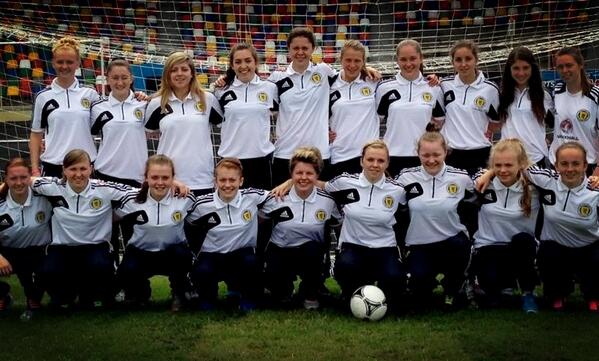 chloetlogan's tweet image. Ablsolutely loved the ukraine trip-except the travelling-and got treated like pros! #lovetheteam #signingautographs