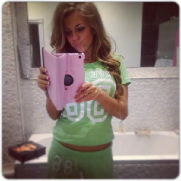 elainedibx's tweet photo. Pjs!<3 http://t.co/3PV1a8eo2U