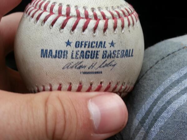 ShiftedClutch's tweet photo. Just hit me in my ribs!! #MLB #yoloswag #DP http://t.co/T97BA3PdjK