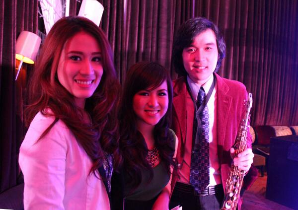 RichardIanJ's tweet image. With MYX VJs @KarlaAguas &amp;amp; @aidelacruz at Opus Resorts World Manila last night. They hosted the event :) #performics