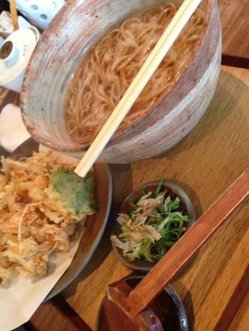 撮影会めっちゃ楽しいー(ノｗ`*)！お昼ごはんはおうどんをいただきました☆午後も頑張ります( &acute; ▽ ` )ﾉ http://t.co/o8PrA8uF2E