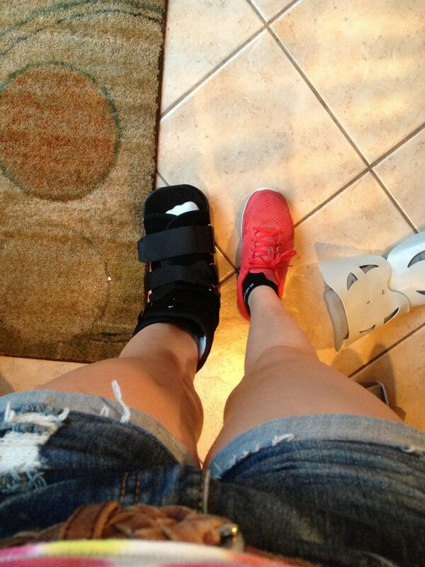 leigh_mcguirk's tweet image. It's probably bad how excited I am for this new boot.... @athleteinjurys #bootproblems