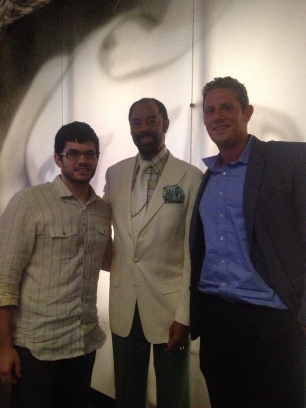AFR_Sports's tweet image. "Come as you are" at Clyde's Wine and Dine in NYC! Thanks @WaltFrazier! @singleTed