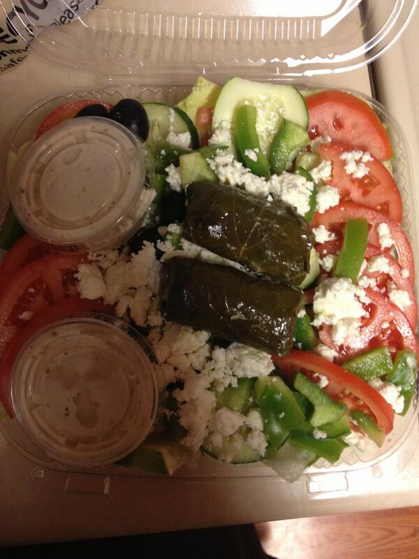 KarleeThaOpp's tweet image. This #pizzabolis Greek salad couldn&apos;t look more beautiful to me. 🍴