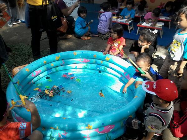 danilsent's tweet photo. @fiestaseafood ada acara di taman lalu lintas bandung dsni banyak permainan yg seruh bgt http://t.co/mZHT050eZn