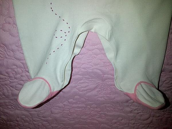 Tiernas 'paticas' para cubrir sus piecitos del frio.. #pijama talla 3a6meses. Solo 60bs ☺