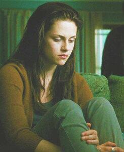TwiSagaForever's tweet photo. Bella Confused, wait for Alice's email. -New Moon #TSFPict http://t.co/I5agQg0B6K