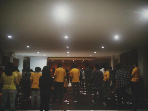 RTS_Marketplace's tweet photo. Kemuliaan Tuhan turun begitu pekat! Melawat kami.. Kuasa kegelapan dihancurkan in Jesus Name! http://t.co/OKM0JMvViW