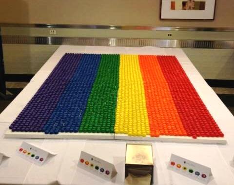 RBC's tweet photo. RBC Capt Mrkts teamed up w/ #AMEX to celebrate PRIDE Awareness Month w/ a rainbow of cupcakes! #RBCPride http://t.co/9CAPGGCvh3