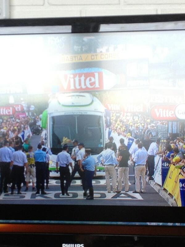JoachimLien's tweet photo. Hyller denne bussen! #2tdf http://t.co/mLmYjD8QdE