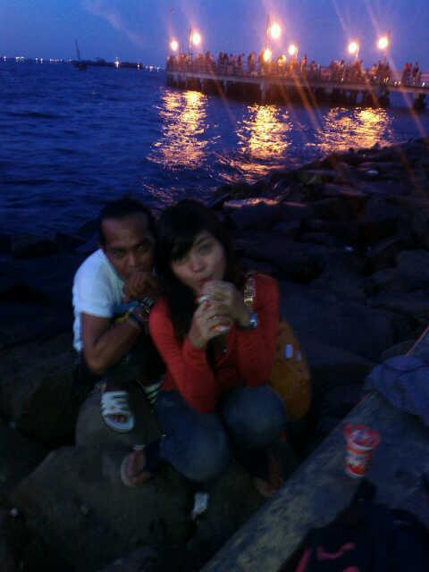 ratnaimut_'s tweet image. With @ochemisme #ngumpet Dya wkwkwkw