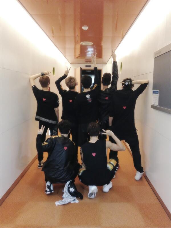 bts_bighit's tweet photo. #방탄소년단 6월 29일! 잠시 후 진행되는 두 번째 사인회! 깜~짝 이벤트 공지를 확인해주세요:-) http://t.co/bjokHpY7Ds http://t.co/6ds9G77nQa