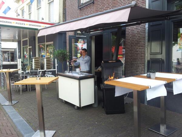 Iedereen is uitgenodigd voor een lekker koud biertje #nightofthekoemarkt #heerenveen