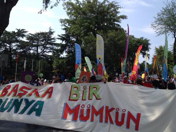 Başka bir dünya mümkün mitingi öncesi kortej hazır yürüyüş başlıyor #direngezegen #globalpowershift