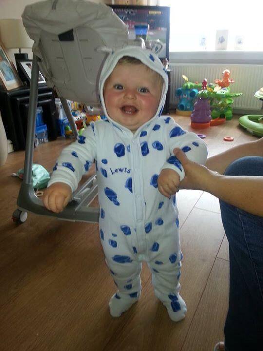 GPreston7's tweet photo. Lewis finally fits into his xmas present!! #beautifulweebaby http://t.co/3KdiobHKi8