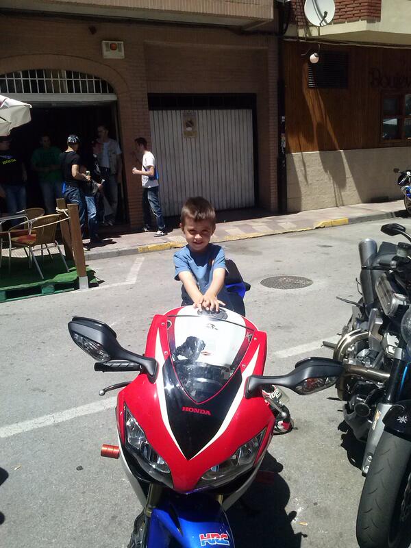 RubenAsier's tweet photo. Aki esta el poximo campeon del mundo del motociclismo http://t.co/HvldlEstY1