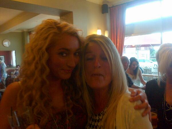 katieupex's tweet photo. Me and my mother bear <3 http://t.co/cDi8oG7hth
