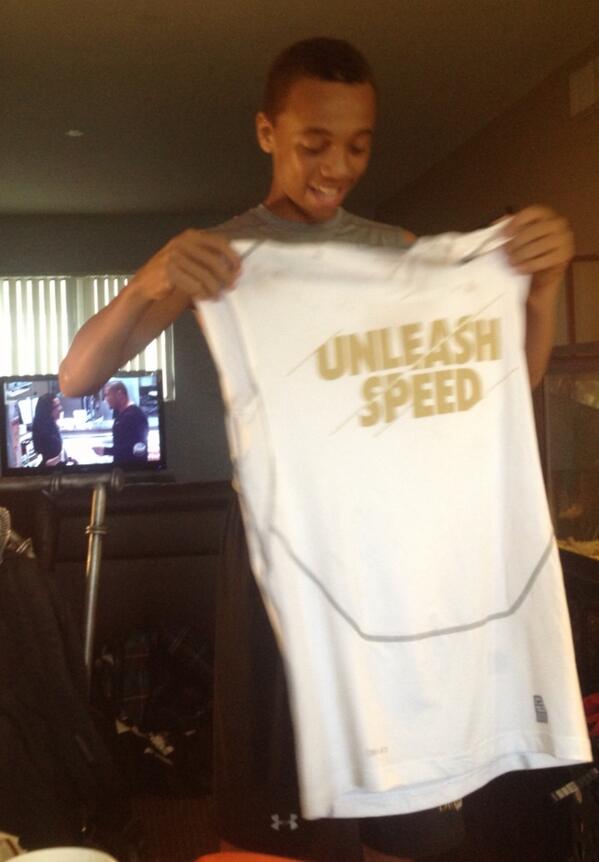 Pinkbuttafly200's tweet image. More hyped bout his free gear than the @Nikefootball 7x7 he was in. #drifit #elite #procombat #football #DB