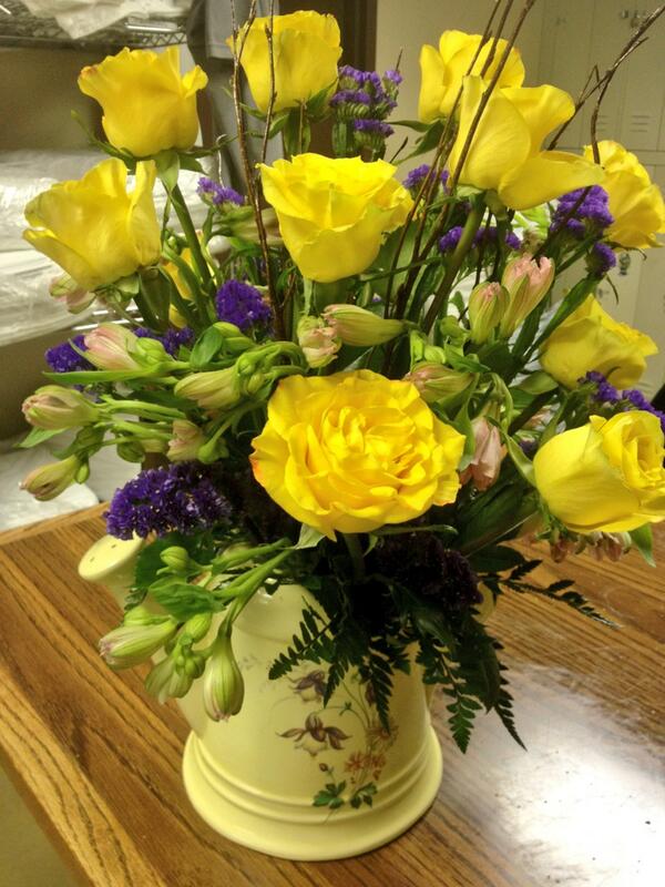 CourtrightsRest's tweet photo. Ms Courtright center piece for one of our party tonight! Pretty! http://t.co/VBNME6Nmnz
